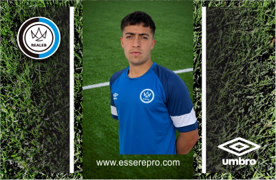 Delantero centro con camiseta número 9 celebrando un gol