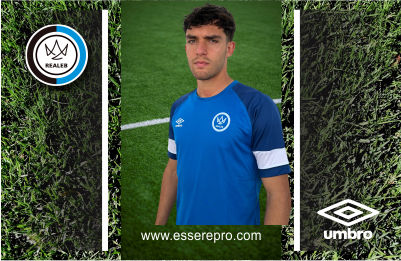 Mediocentro organizando el juego con vista panorámica del campo